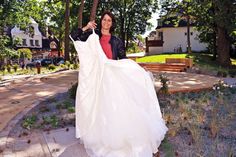 Wer eifert Silke Szymoniak nach und holt zum 8. Juli nochmal das Brautkleid raus? (Foto: René Kleinschmidt)
