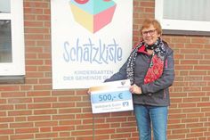 Elke Sieck von der Kita Glasau setzt die Spende für die Anschaffung einer Seilbahn ein.