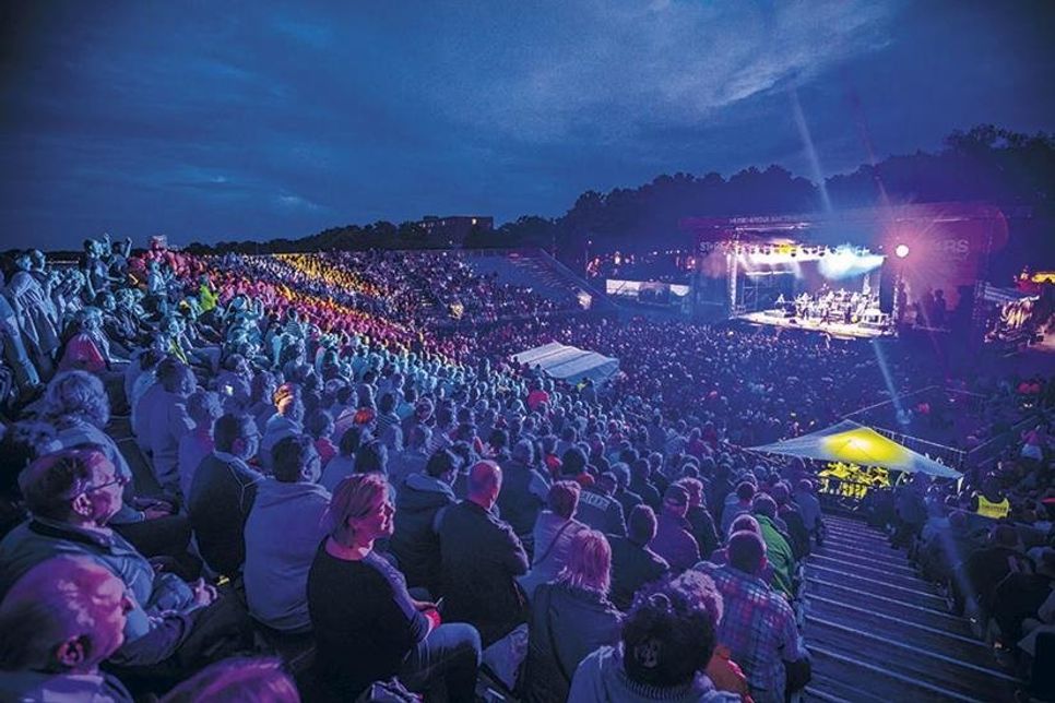 Die 4.500 Sitz- und Stehplätze in der Musik-Arena am Timmendorfer Strand sind bei allen drei „Stars am Strand“-Konzerten ausverkauft. (Foto: TSNT/Olaf?Malzahn)