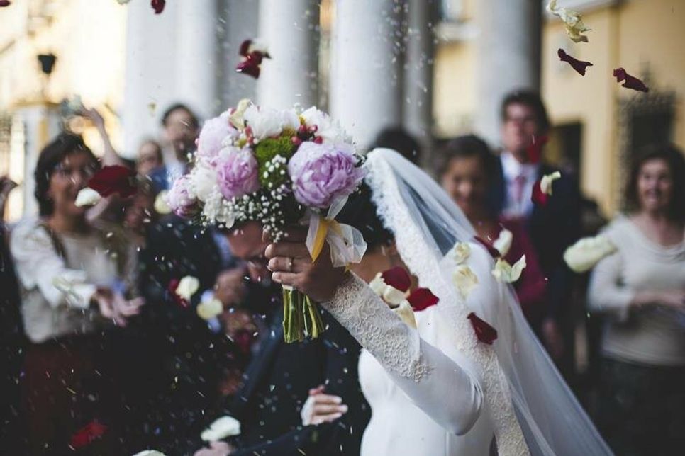 Es gibt viel zu bedenken, damit der große Tag gelingt. Als Faustregel gilt natürlich: Je besser die Vorbereitung, umso unbeschwerter die Hochzeit.