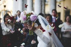 Es gibt viel zu bedenken, damit der große Tag gelingt. Als Faustregel gilt natürlich: Je besser die Vorbereitung, umso unbeschwerter die Hochzeit.