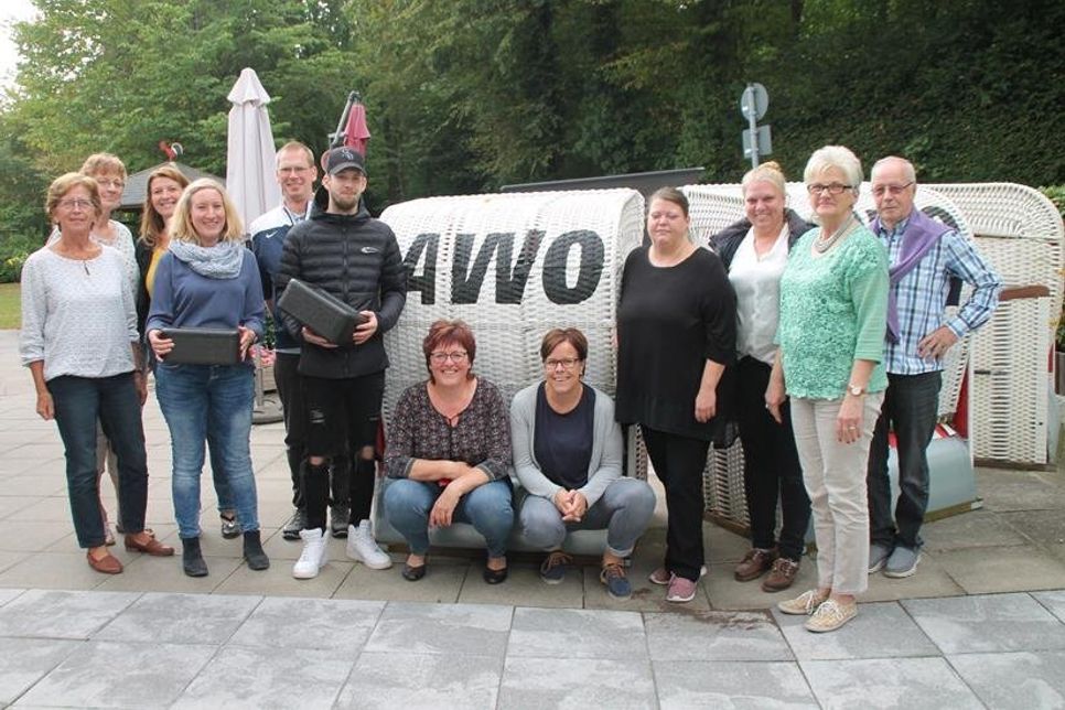 Die AWO Lensahn und die AWO-Heimleitung blicken voller Stolz auf 40 Jahre guter Zusammenarbeit zurück und danken allen Fahrerinnen und Verantwortlichen für die vielen Jahre zuverlässiger Versorgung der älteren Menschen mit täglichen Mahlzeiten.