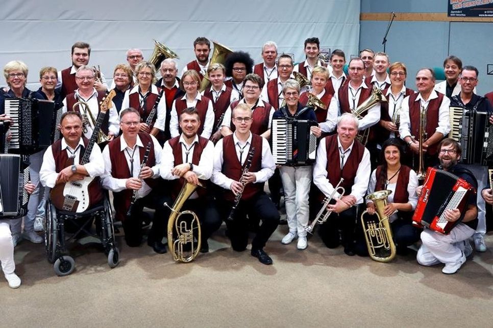 „Akkordeon mit Blasmusik“ - gemeinsamer Auftritt der Ostseekrabben mit den Netzschkauer Musikanten.