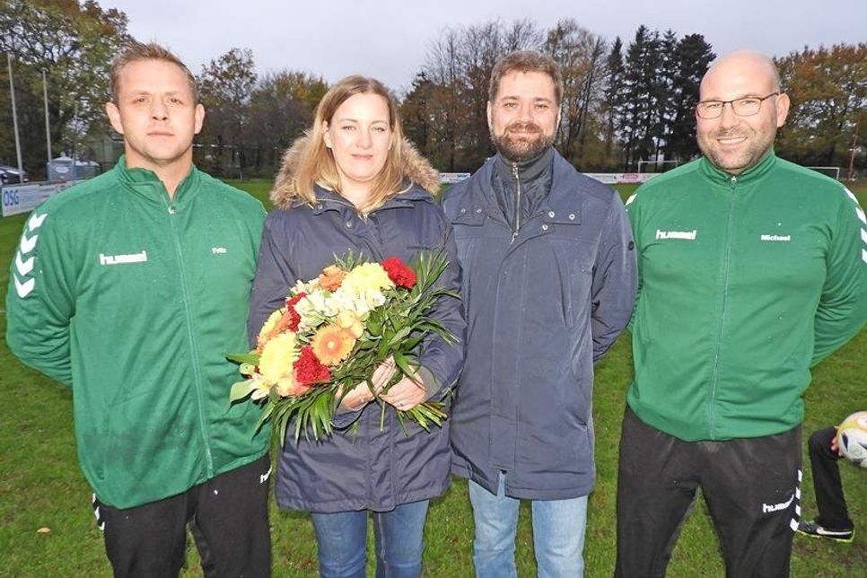 Trainer Michael Klemp und Co-Trainer Frederik Tamm dankten den Sponsoren Anne und Axel Mielke.