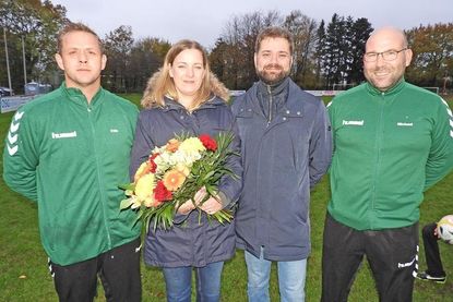 Trainer Michael Klemp und Co-Trainer Frederik Tamm dankten den Sponsoren Anne und Axel Mielke.
