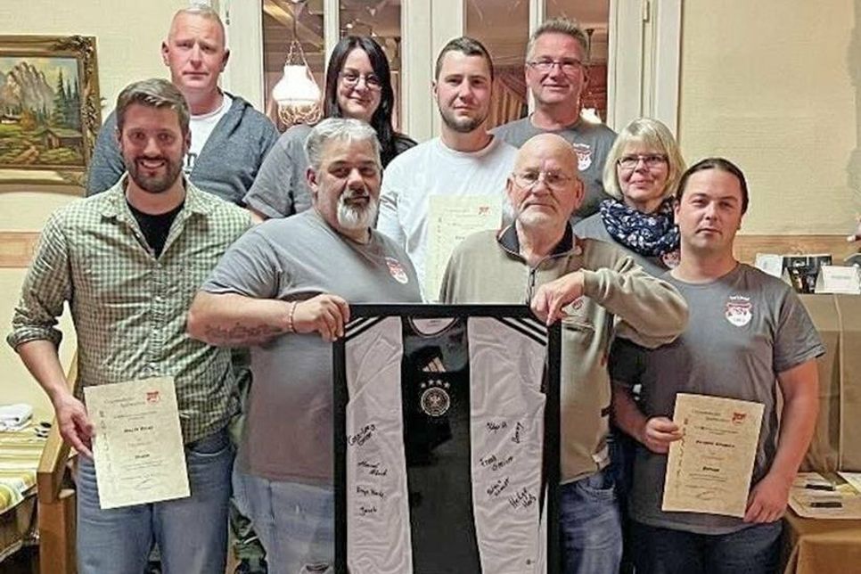 Die anwesenden Geehrten des Grammdorfer SV