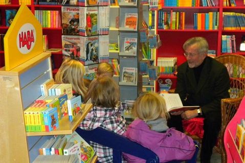 Das Motto des diesjährigen Vorlesetages lautet „Vorlesen verbindet!“