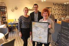 Edda David (re.) freut sich mit Henning Reimann und Meike Brock auf viele Mitbieter bei der Auktionswoche.