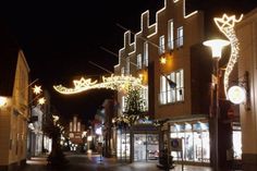 Neustadt. Ausgestattet mit der neuen Winterbeleuchtung „Winterschöne hafenheimat“, die bereits die ersten Straßenzüge ziert, kämpft Neustadt beim bundesweiten Städtevergleich um den Titel „Best Christmas City“ (der reporter berichtete). Noch bis zum 9. Januar um 16 Uhr können alle ab 18 Jahren unter: www.bestchristmascity.de/Neustadt-in-Holstein voten. Jede Stimme zählt. (inu)