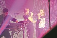 24. August: Glasperlenspiel holen das im Juni ausgefallene Konzert in Grömitz auf der Uferwiese nach und begeistern über 5.000 Menschen.