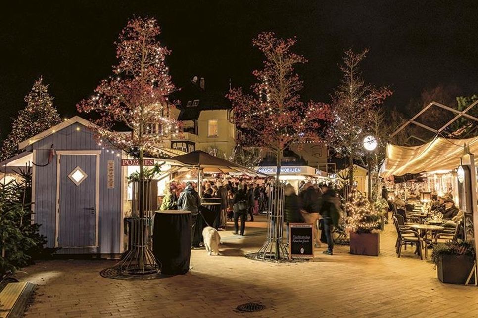 Am heutigen Mittwoch startet der „Musikalische Weihnachtsmarkt“ auf dem Timmendorfer Platz, der bis zum 5. Januar zum Verweilen einlädt. (Foto: Torsten Vollbrecht)