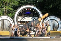 Happy New Year! Im Kit-Kat-Club wird der Jahreswechsel gebührend gefeiert - mit einem „Chateaux Behnk“ aus Eutin und dem Musical „Cabaret“ starten die Eutiner Festspiele am Freitag in die Saison. Sie entführen ihr Publikum in die Goldenen Zwanziger, aber schon da zeichnet sich die dunkle Zukunft ab
