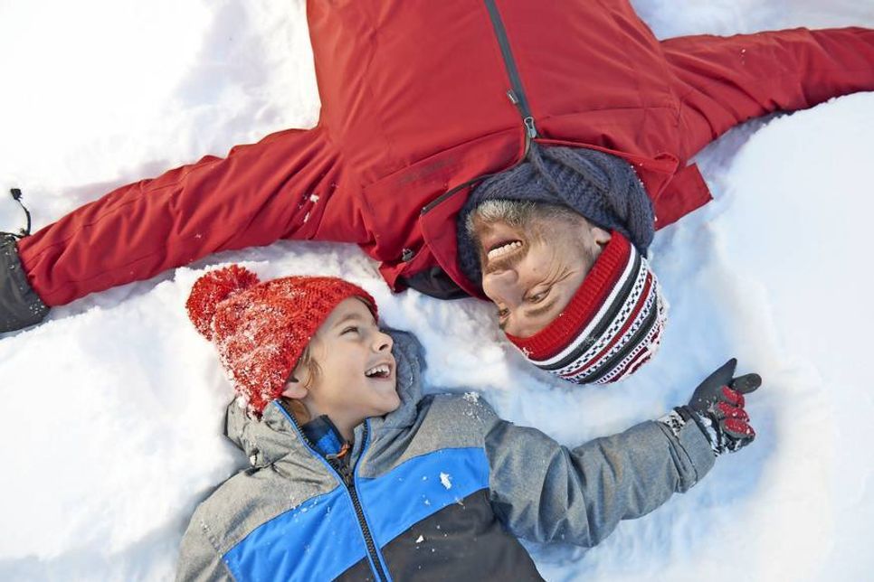 Mit starken Abwehrkräften kommen Groß und Klein gesund durch den Winter. Foto: djd/Abtei/Omega Pharma Deutschland GmbH.