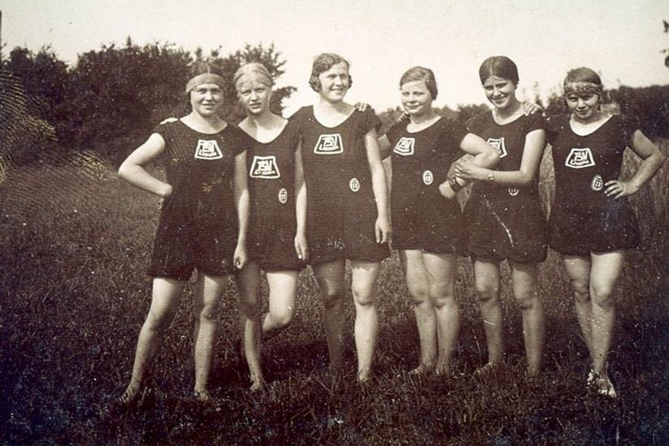 1929: Turnerinnen des TSV Lensahn.