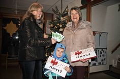 Spendenübergabe mit Ute Schielmann-Ziehm (lks.), Erika Hoff und ihrem Enkel Jasper.