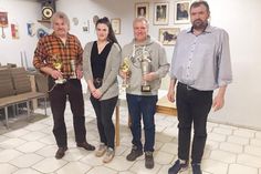 Kai Jaacks (Vereins- und Ahrensböker Meister Hühner, von links nach rechts), Eva Seraphin (Zuchtwart), Ingo Liedtke (Vereins-und Ahrensböker Meister Tauben) mit dem neuen ersten Vorsitzenden Thomas Seraphin.