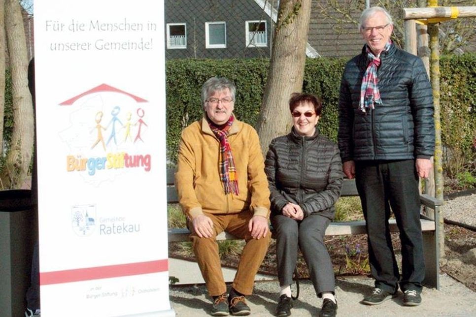 Der neue Vorstand der BürgerStiftung Gemeinde Ratekau: Dirk Rhodgeß, Inge Niemann (Vorsitzende) und Eckehard Fritz.  Foto: Privat/hfr
