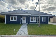 Das Eksjöhus Musterhaus in Grube, Bi de Karkwisch 1, kann am 20. November besichtigt werden. Johanna und Detlef Behrens vom Vertriebsteam von Schwedenhaus-Ostholstein stehen dort in der Zeit von 14 bis 17 Uhr für die Fragen der Besucher und eine individuelle Beratung bereit.
