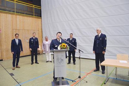 er außerordentlichen Delegiertenversammlung: Ratekaus Bürgermeister Thomas Keller (v.l.), Gemeindewehrführer Christian Ziemann, Bürgervorsteherin Gaby Spiller, der neue 2. Stellvertretende Gemeindewehrführer Dirk Westphal, Kreisbrandmeister Thorsten Plath und Thomas Harnack, 1. Stellvertretender Gemeindewehrführer.
