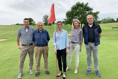 Vertreter des Golfclubs Grömitz und Tourismus-Service laden ein zum gemeinsamen Sommerturnier 2019.