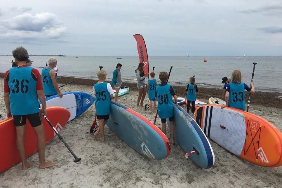 Das SUP Fun Race lockte einige junge Stand-up-Paddling Interessenten an, die ihr Können auf die Probe gestellt haben.