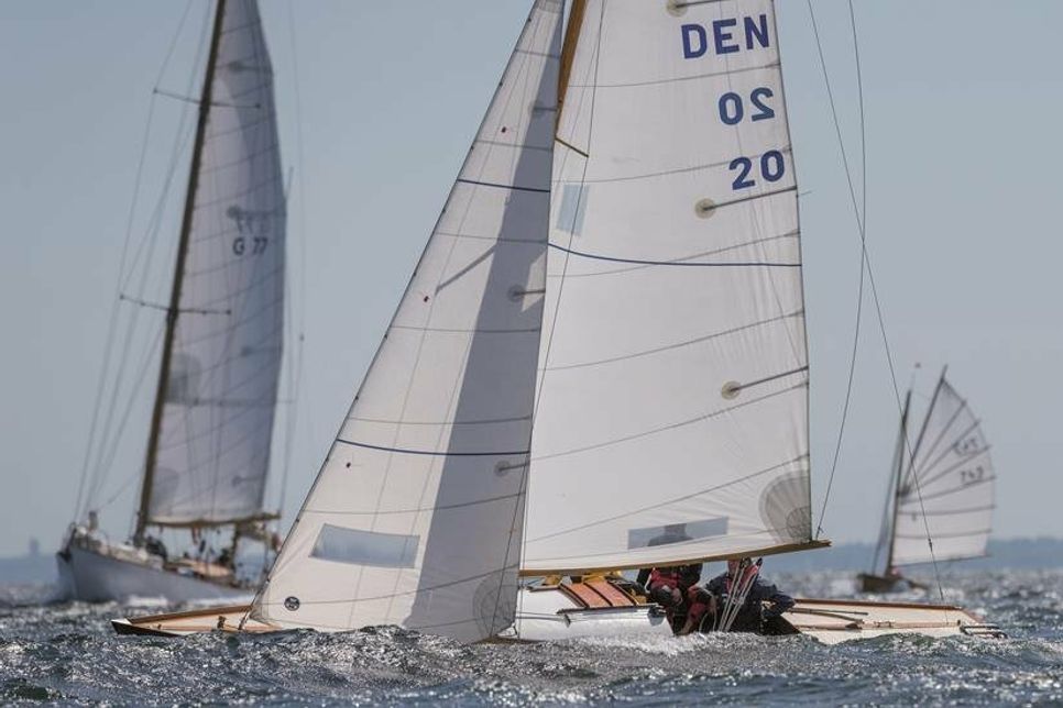 Nicht nur ein besonderes Sportereignis, sondern auch eine Augenweide: die Max-Oertz-Regatta. (Foto: Wolf Hansen, sailingpix.de).