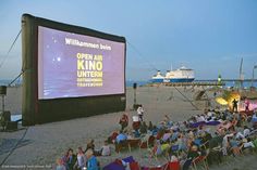 Rückblick Open Air Kino unterm Ostseehimmel 2016: Kurz vor dem Filmstart am Travemünder Strand. (Foto: CineStar)