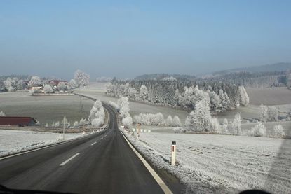 Wenn die Temperaturen Richtung Frostgrenze sinken, sollte besonders vorsichtig gefahren werden.