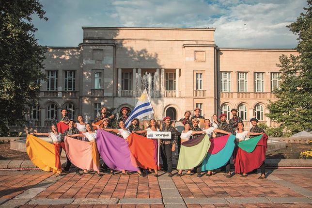 Das  Ballet  Folklórico  Aborigen  ist  die erste Gruppe aus Uruguay, die am Europäischen Folklore-Festival teilnimmt.