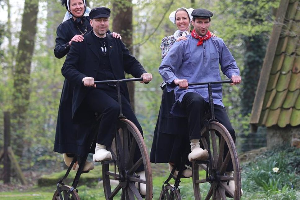 Die folkloristische Gesellschaft, die „De Losser  Böggelrieders  en  Daansers“ sind weltweit ein gern gesehener Gast.