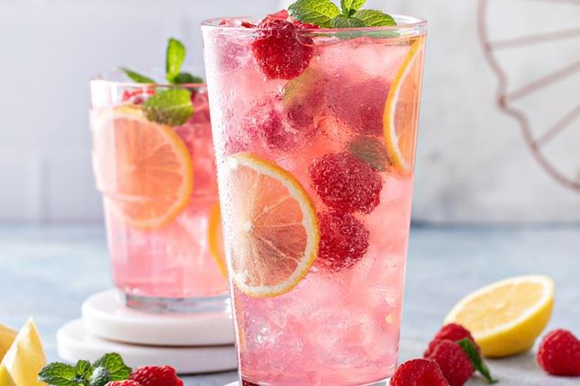 Frisch, fruchtig, hausgemacht: Mit den richtigen Drinks wird der Grillabend auch geschmacklich zum Sommerfest.