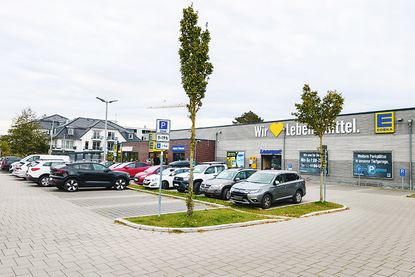 Bisher ist das Parken auf dem P5 direkt vor dem Edeka-Markt in Niendorf/Ostsee mit Parkscheibe für eine Stunde kostenlos.