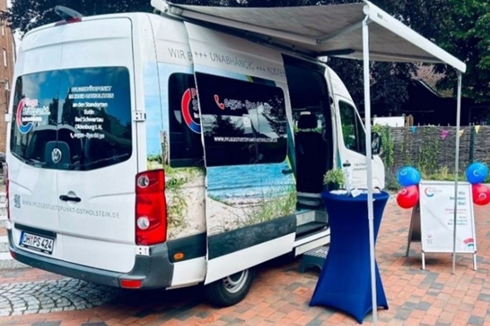 Das Beratungsmobil des Pflegestützpunktes im Kreis Ostholstein im Einsatz.
