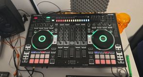 verkaufe DJ Controller von Roland 
DJ 808
Nichtraucherhaushalt 
Sehr sehr gut erhalten 
Kaum benutzt OVP vorhanden 

VB 1150€