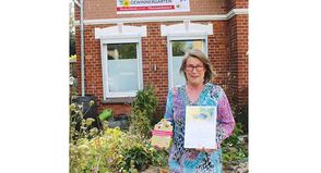 Kerstin Peters hatte im Herbst vergangenen Jahres ihren Vorgarten zum Naturgarten umgestaltet und sich mit diesem erfolgreichen Konzept beim „Deutschland summt! Pflanzwettbewerb “ beworben. Auf Anhieb holte sie den 1. Platz.