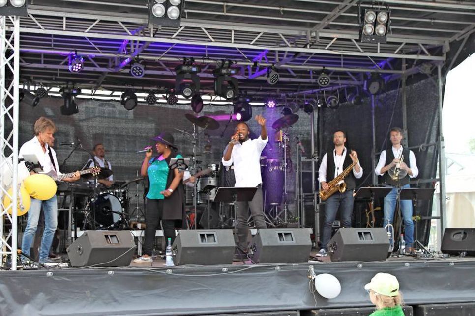 „Max and Friends“ präsentierten Pop, Rock, R&amp;B, Soul und aktuelle Chartbreaker.