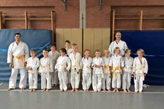 Prüflinge jeweils mit dem Trainer Jens Grunwald.