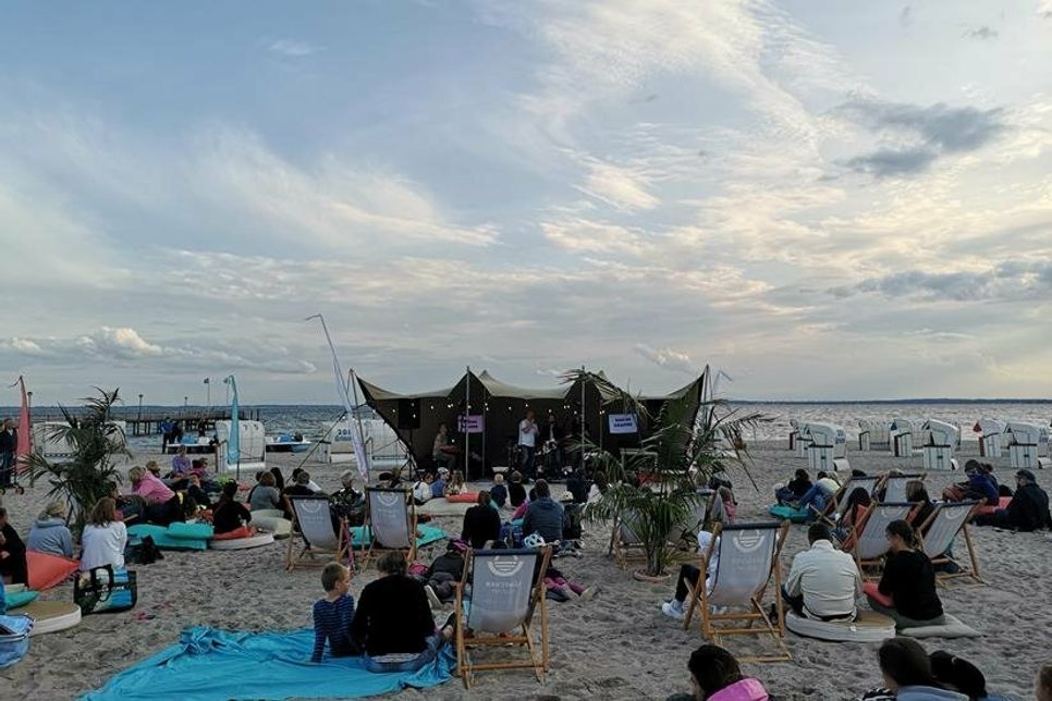 Von Anfang Juli bis Ende August gastiert die Musik im Strandkorb an den Stränden der Lübecker Bucht. (Foto: www.luebecker-bucht-ostsee.de)