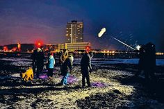 Vor Kurzem war ein NDR-Team auf dem Priwall, um einen Beitrag über das Bernsteinsuchen mit UV-Licht zu drehen.