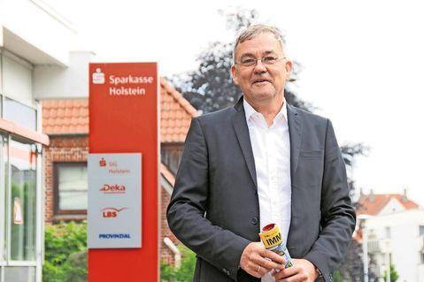 Bei Joachim Holz ist Qualität kein Zufall. Der Makler greift auf seine langjährigen Erfahrungen zurück und berät gerne bei allen Fragen rund um den Immobilienkauf und -verkauf.
