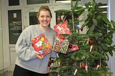 Die Pakete stapeln sich schon und Juliane Kirchhoff vom reporter ist fleißig am Sortieren. Um alle Tafelkinder bedenken zu können, werden noch weitere Geschenke benötigt.