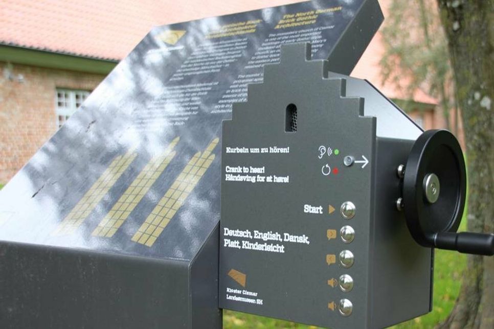 Solange kurbeln, bis das grüne Licht leuchtet, Sprache auswählen und zuhören - so einfach funktionieren die Audio-Stationen.