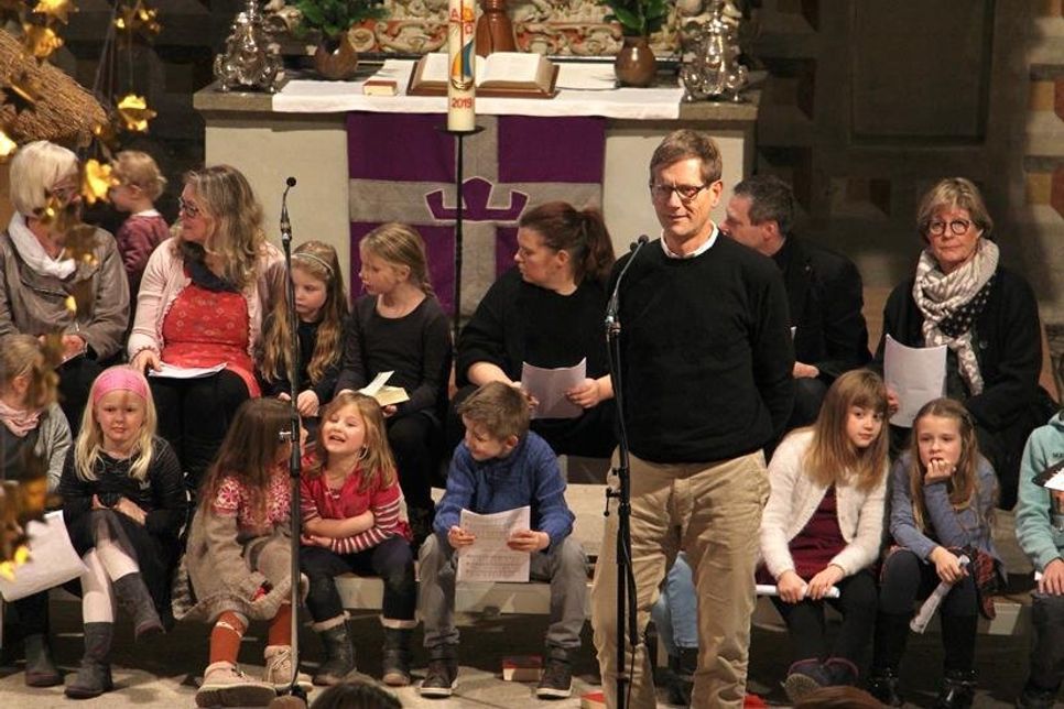 Andreas Brunion und die Chorsänger freuten sich über zahlreiche Mitsänger.