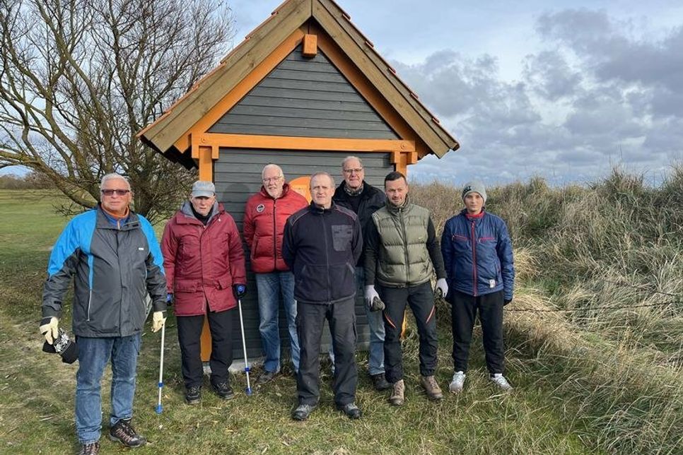 Jörg Christen, Willy Leifermann, Dieter Kragh, Bauteam-Leiter Marc Dose, Harald Kruse, Christian Brumme, Discgolf-Nachwuchstalent David Vrana (v. re.).