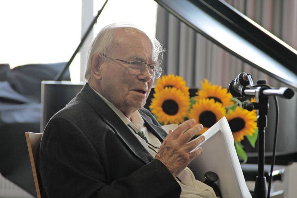 Kay Hoff beim Festakt zu seinem 90. Geburtstag im Küstengymnasium am 20. September 2014.