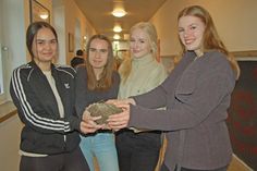 Ein Vogelnest, in dem Jungvögel ertrinken, fanden sie in Preetz. Jetzt engagieren sich die Schülerinnen und Schüler des Friedrich-Schiller-Gymnasiums laut gegen die übertriebene Nutzung von Plastik.