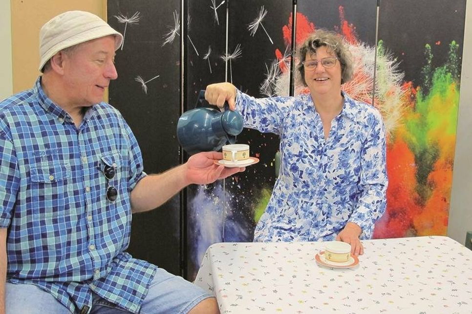Spielszene mit improvisierter Bühne.