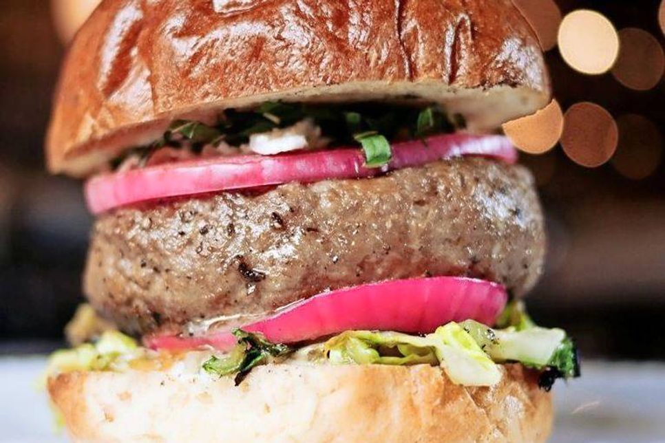 Am Gröurmettag können sich die Gäste im "501 Bar & Grill" ihren eigenen Burger kreieren.