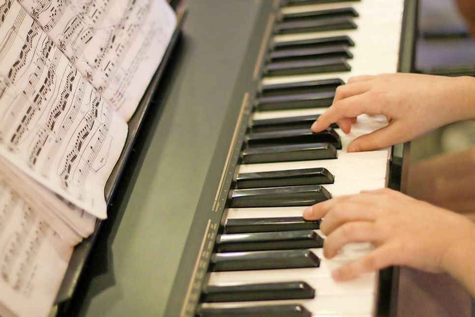 Musikpädagogen arbeiten didaktisch an Schulen oder Musikinstituten mit Schülern und Studenten.
