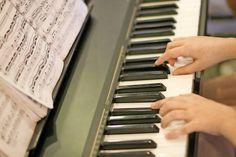 Musikpädagogen arbeiten didaktisch an Schulen oder Musikinstituten mit Schülern und Studenten.